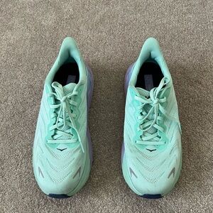 Hoka One One Arahi 6, size 7.5